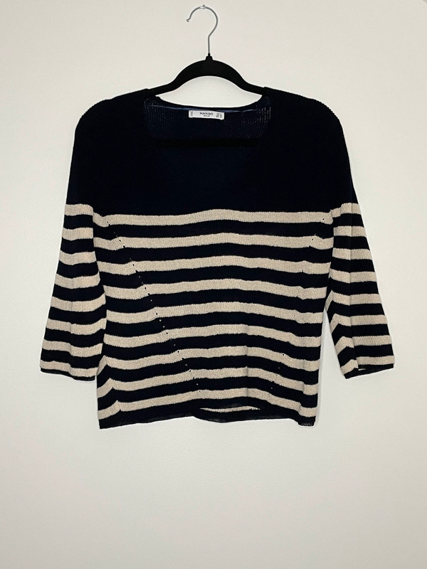 Pull fin col v rayé bleu marine et blanc cassé