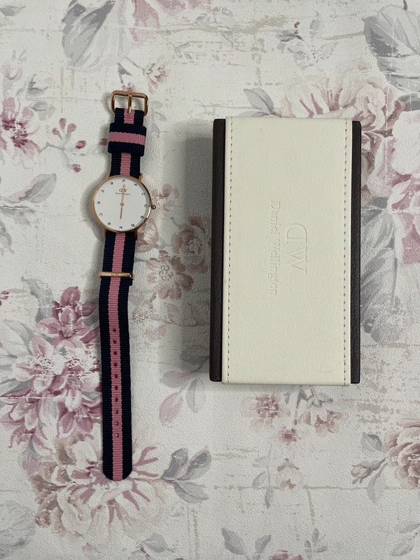 Montre rose gold bleu et rose ornée de cristaux Swarovski