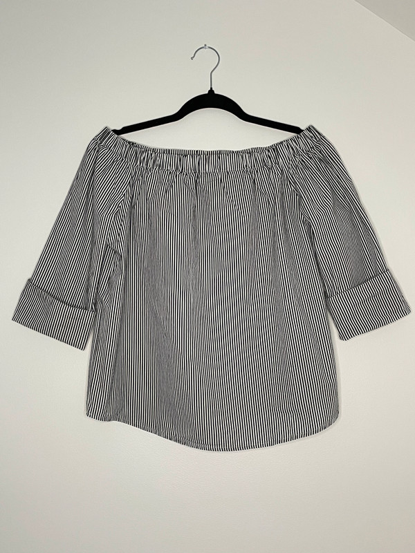 Top rayé à épaules découvertes à manches 3/4 à revers