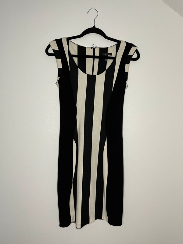 Robe moulante rayée noir et blanc