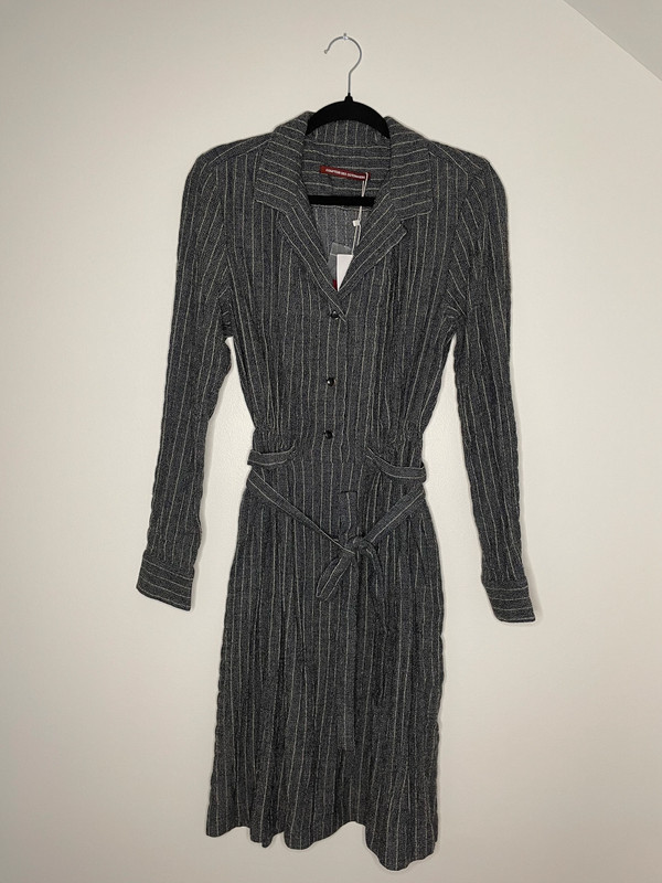 Robe chemise grise en laine à ceinture