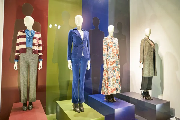 Achetez des vêtements hauts de gamme avec HEUREUSE