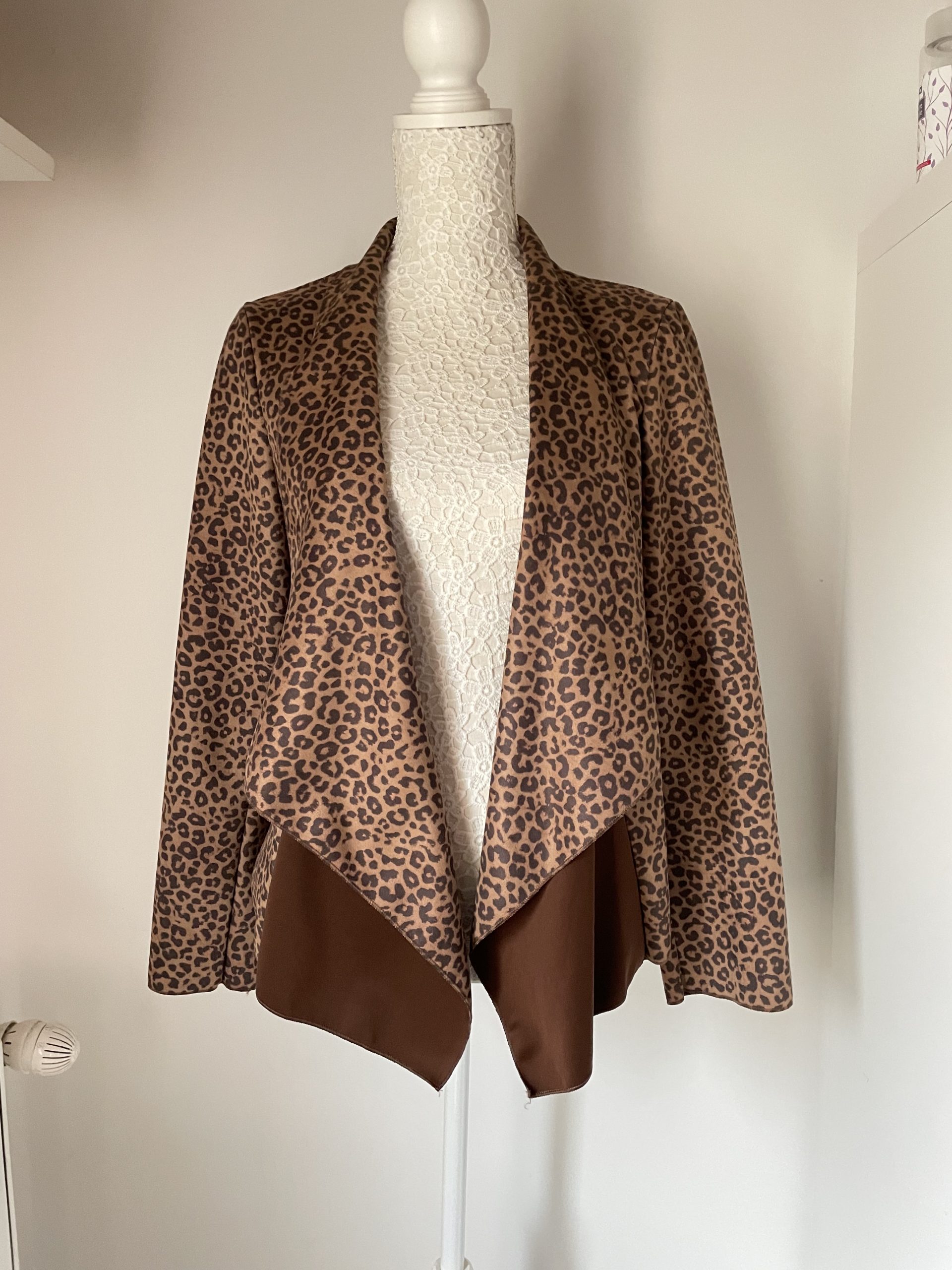 Blaser asymétrique léopard Riu Paris