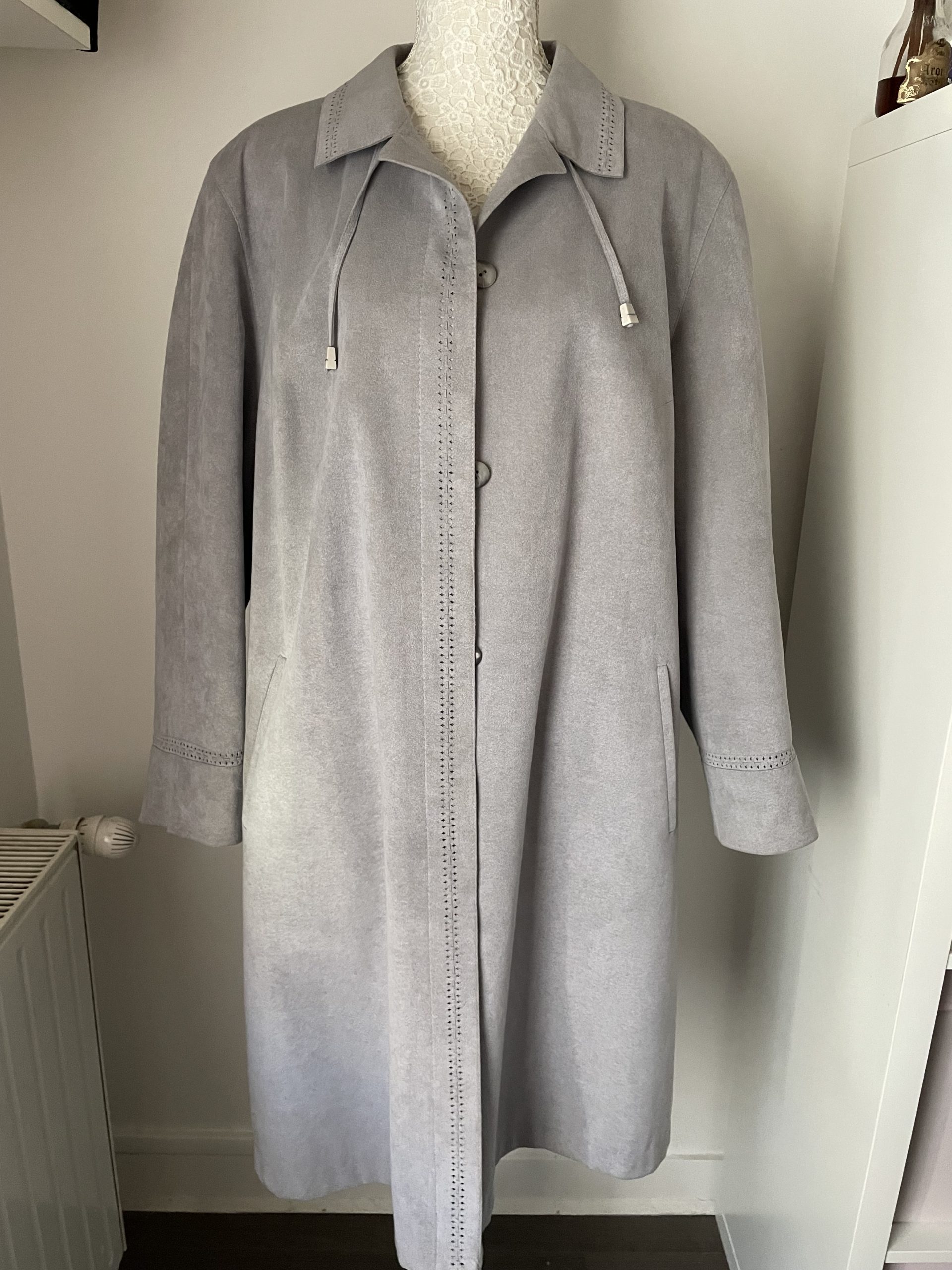 Vintage - Long manteau demi saison en Alcantara avec épaulettes, entièrement doublé 