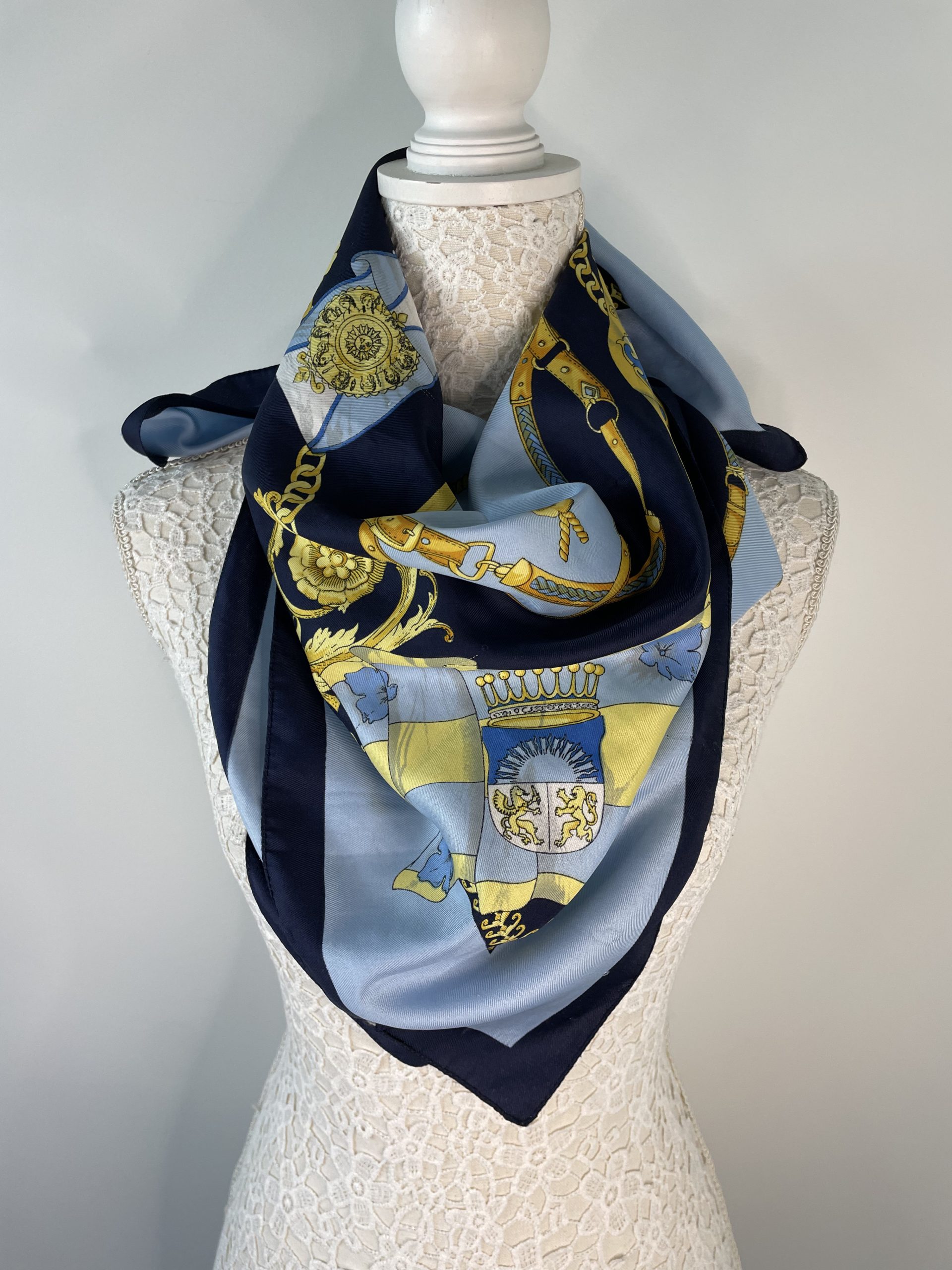 Jupe rayée bleu marine et blanc cassé