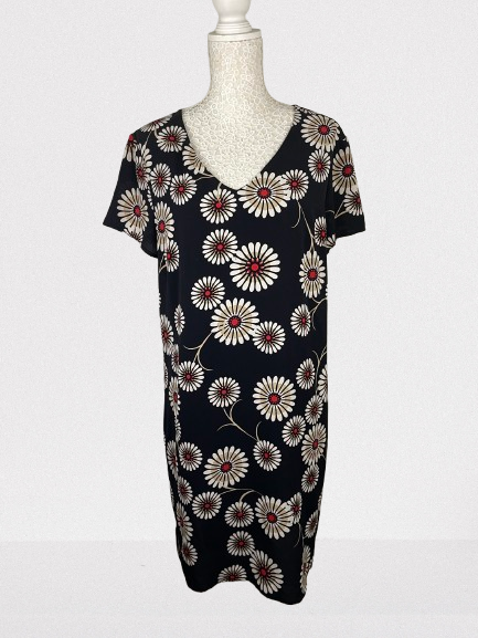 Robe noire à fleurs