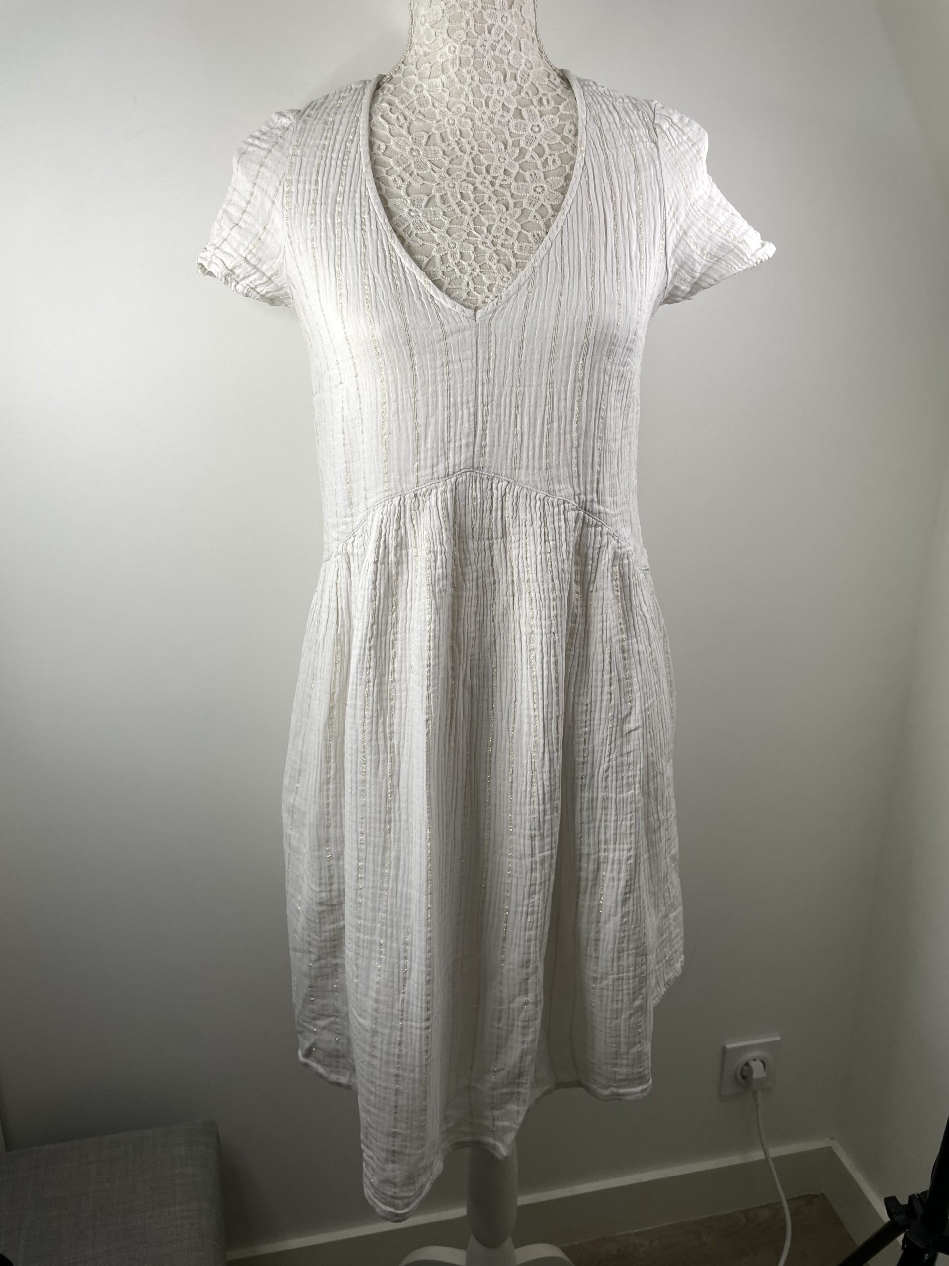 Robe blanche col V
